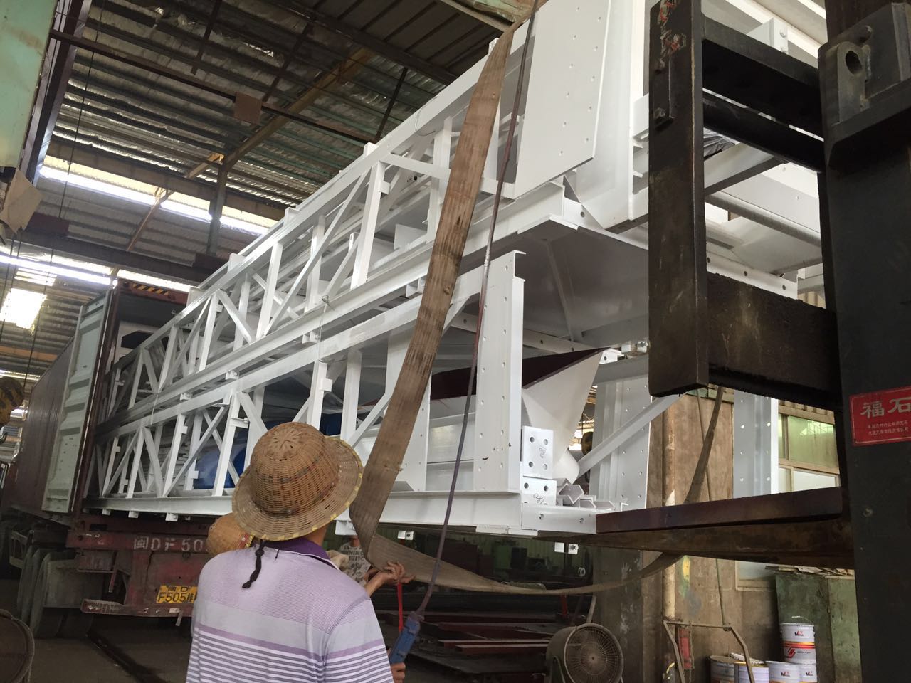 loading ng hzs150 concrete batching plant